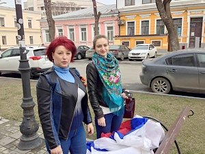 Участники «русской весны» пикетировали симферопольские кинотеатры, запустившие фильм украинского неонациста