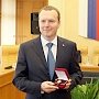 Константин Бахарев вручил награды женщинам, внесшим весомый вклад в развитие республики