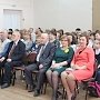 Курган. Депутаты-коммунисты поздравили учителей с Международным женским Днем