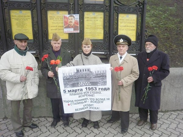 В Киеве прошёл 12-й этап Всесоюзной народной акции «Две гвоздики товарищу Сталину»