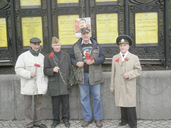 В Киеве прошёл 12-й этап Всесоюзной народной акции «Две гвоздики товарищу Сталину»