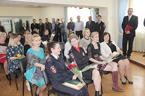 В преддверии Международного женского дня в Управлении вневедомственной охраны Севастополя поздравили женщин