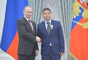 Президент России Владимир Путин наградил сотрудника московской полиции медалью «За спасение погибавших»