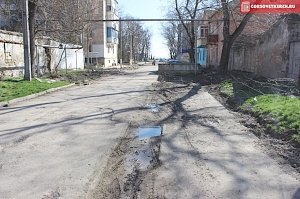 Администрация Керчи обвинила водоканал в разбитых тротуарах