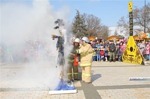 Крымские спасатели обеспечивают пожарную безопасность на проводах Масленицы