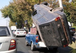 Не успел перерегистрировать авто? Привози на эвакуаторе! Совет от ГИБДД крымчанам ко дню дурака