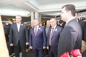 В крымский парламент доставили уникальную икону «Богоматерь Азовская»