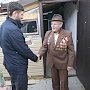 Вице-спикер крымского парламента Андрей Козенко поздравил ветерана из Белогорского района с 90-летним юбилеем