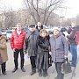 Москвичи и депутаты-коммунисты защищают старый столичный кинотеатр "Баку"
