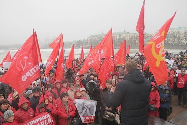 Свердловские коммунисты провели общеобластную акцию протеста против развала медицины и за отставку министра здравоохранения региона