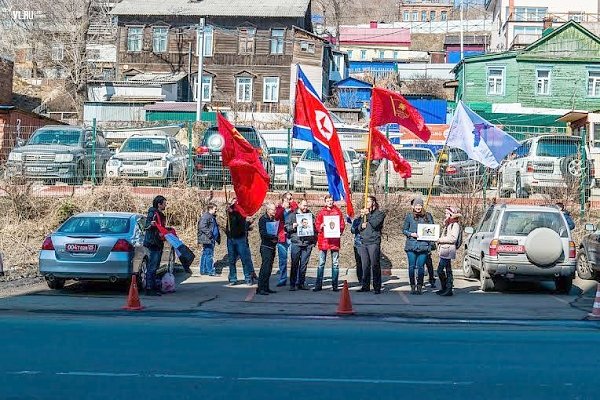 Приморский край. Комсомольцы провели митинг в поддержку КНДР