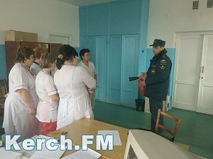 В Керчи сотрудникам медучреждений рассказали о пожарной безопасности