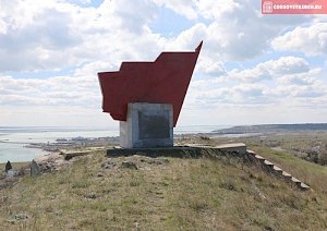 В Керчи благоустраивают памятники к празднику