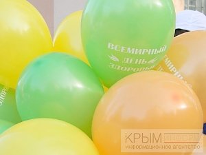 Студенты КФУ начали Всемирный день здоровья с утренней зарядки с министром спорта