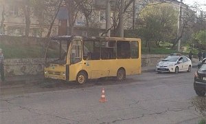 В Севастополе сгорел пассажирский автобус