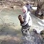 Спасатели очищают русло Черной речки
