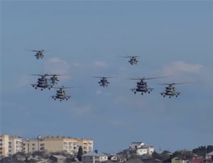 В Крыму подняли в небо военную авиацию и выдвинули на улицы бронетехнику (ВИДЕО)