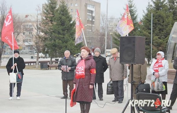 В Тюмени прошёл митинг КПРФ, посвящённый Дню космонавтики