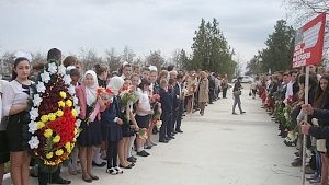 В Кировском районе с воинскими почестями перезахоронили останки 68 советских солдат