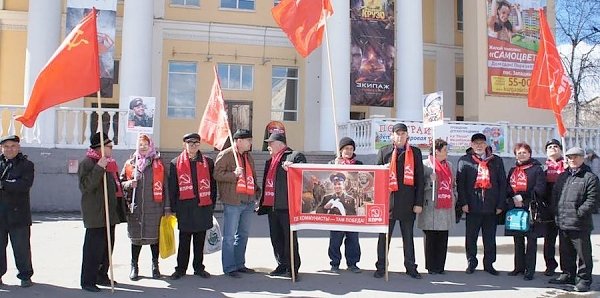 Где коммунисты — там Победа! День космонавтики в Курганской области
