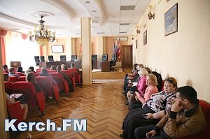 В Керчи в горсовете проходит публичная трансляция «прямой линии» с Путиным