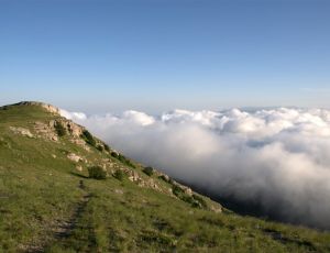 В Крыму родственники нашли пропавшего в горах молодого человека. Спасатели негодуют