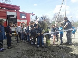 Юные крымчане в гостях у спасателей