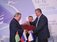 В рамках Ялтинского международного экономического форума Сергей Аксёнов подписал ряд соглашений о сотрудничестве