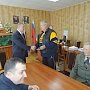 Руководитель отдела МВД России по Симферопольскому району вручил ветеранам ОВД памятные медали