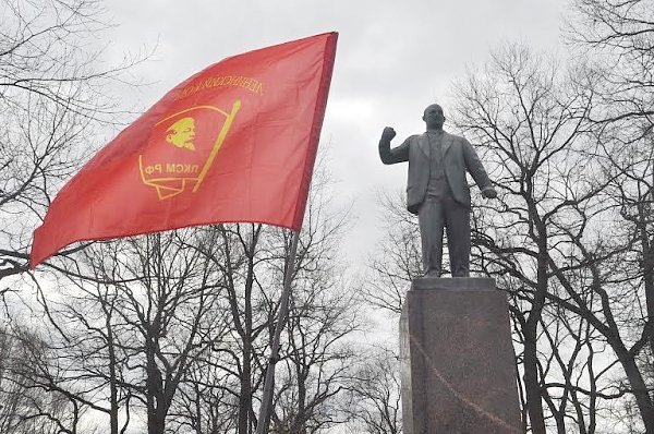 «Кровь от крови рабочего класса!». Комсомольцы и коммунисты Санкт-Петербурга почтили память героя-антифашиста Эрнста Тельмана