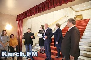 В Керчи торжественно открыли выставку «Недаром помнит вся Россия»