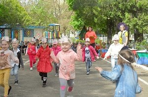 Инспекторы ГИБДД Красногвардейского района посвятили детсадовцев в «Супер-пешеходы»