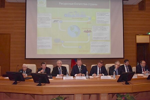 В.И. Кашин провел в Госдуме расширенное заседание Высшего экологического совета