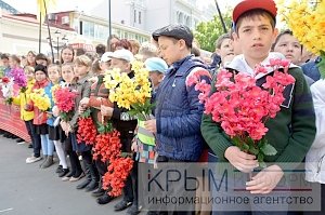 Волонтеры до 9 мая раздадут более 30 тыс георгиевских ленточек по всему Крыму