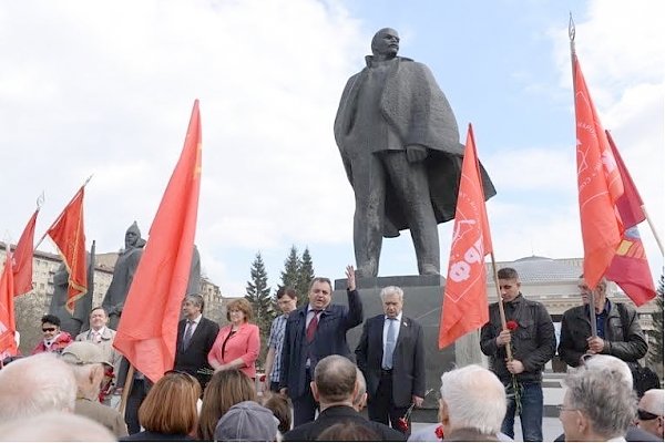 Новосибирские коммунисты отпраздновали 146-летие Владимира Ильича Ленина