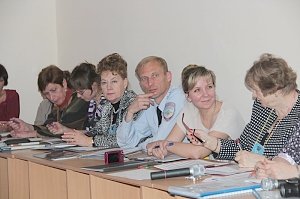 Севастопольские полицейские наградили школьников - победителей турнира краеведов