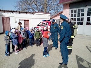 Крымские спасатели обучают детей правилам безопасности жизнедеятельности