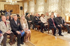 В крымском парламенте вручили награды ликвидаторам Чернобыльской катастрофы