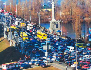 Вежливые крымские дороги: туристы рискуют провести половину отпуска в пробках
