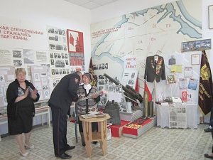 Белогорские полицейские и общественники организовали для школьников экскурсию в музей