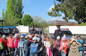 Сотрудники ОГИБДД Красногвардейского района провели для малышей День открытых дверей