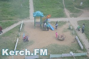 Керчане жалуются на состояние детских площадок в городе