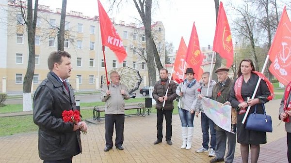 «Это день скорби и памяти, а не праздник!» Пикет брянских коммунистов в день 30-летия аварии на ЧАЭС