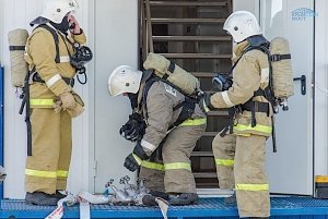 Спасатели и медики провели учения в городке строителей Керченского моста