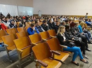 Полицейские провели профилактическую беседу о вреде наркотиков с учащимися Керченского политехнического колледжа
