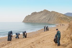 В Крыму спасатели МЧС России подводят итоги акции «Чистый берег»