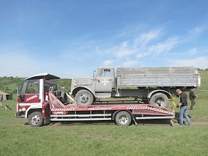 В Симферопольском районе прошёл Урок мужества с исторической реконструкций боев крымских партизан 1942-1944 годов. Без мундиров СС, но с Микки-Маусом!