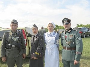 В Симферопольском районе прошёл Урок мужества с исторической реконструкций боев крымских партизан 1942-1944 годов. Без мундиров СС, но с Микки-Маусом!