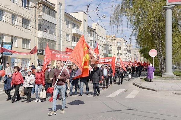 Красный Первомай в Новосибирске: КПРФ отметила День солидарности трудящихся праздничной демонстрацией