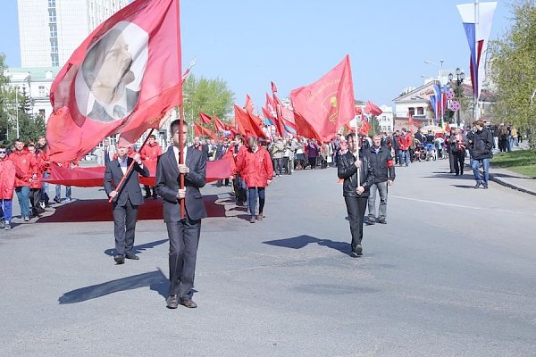 В Омске прошли праздничная демонстрация и митинг, посвященные Международному дню солидарности трудящихся